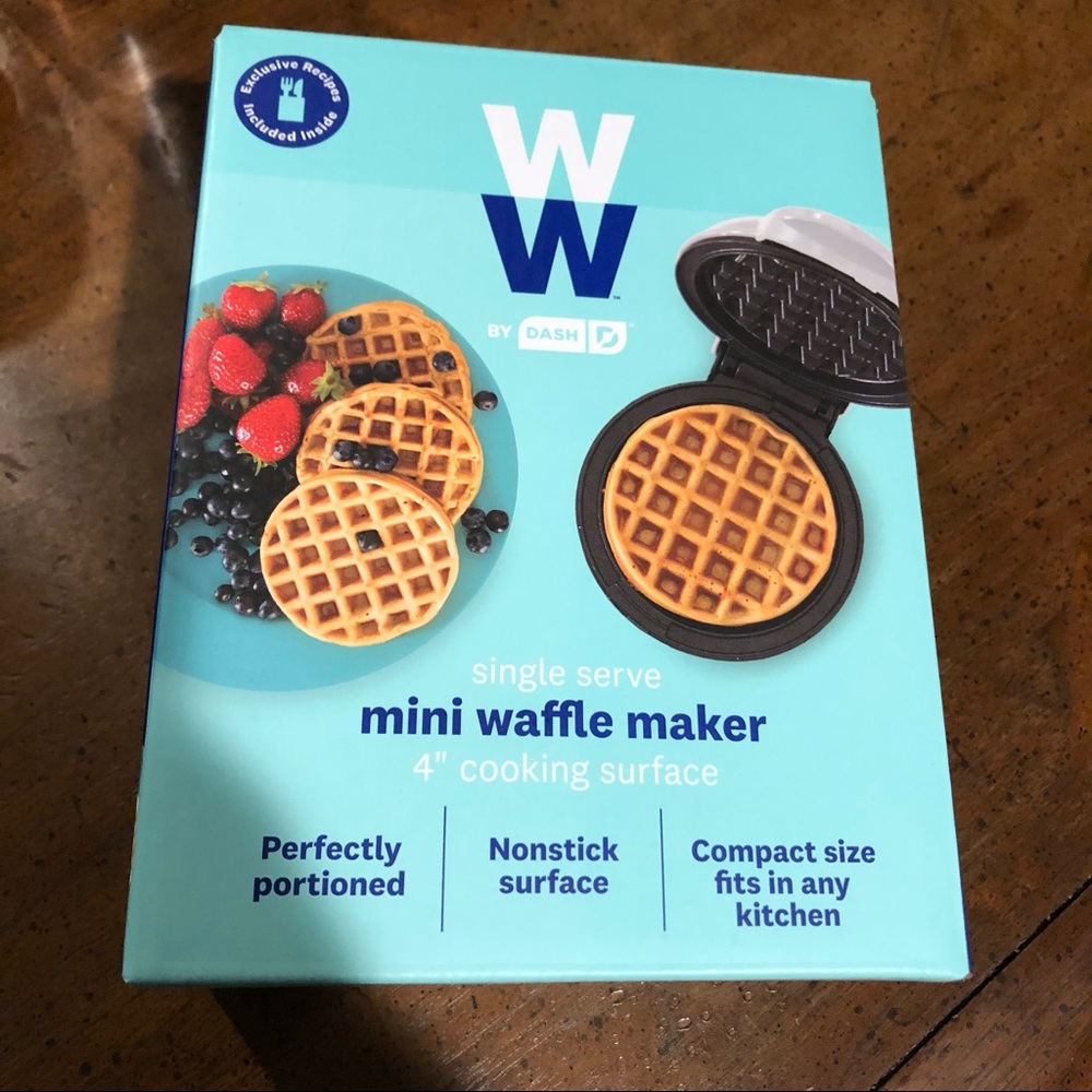 NWT WW Weight Watchers mini waffle maker